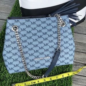 Michael Kors Jet Set Messenger